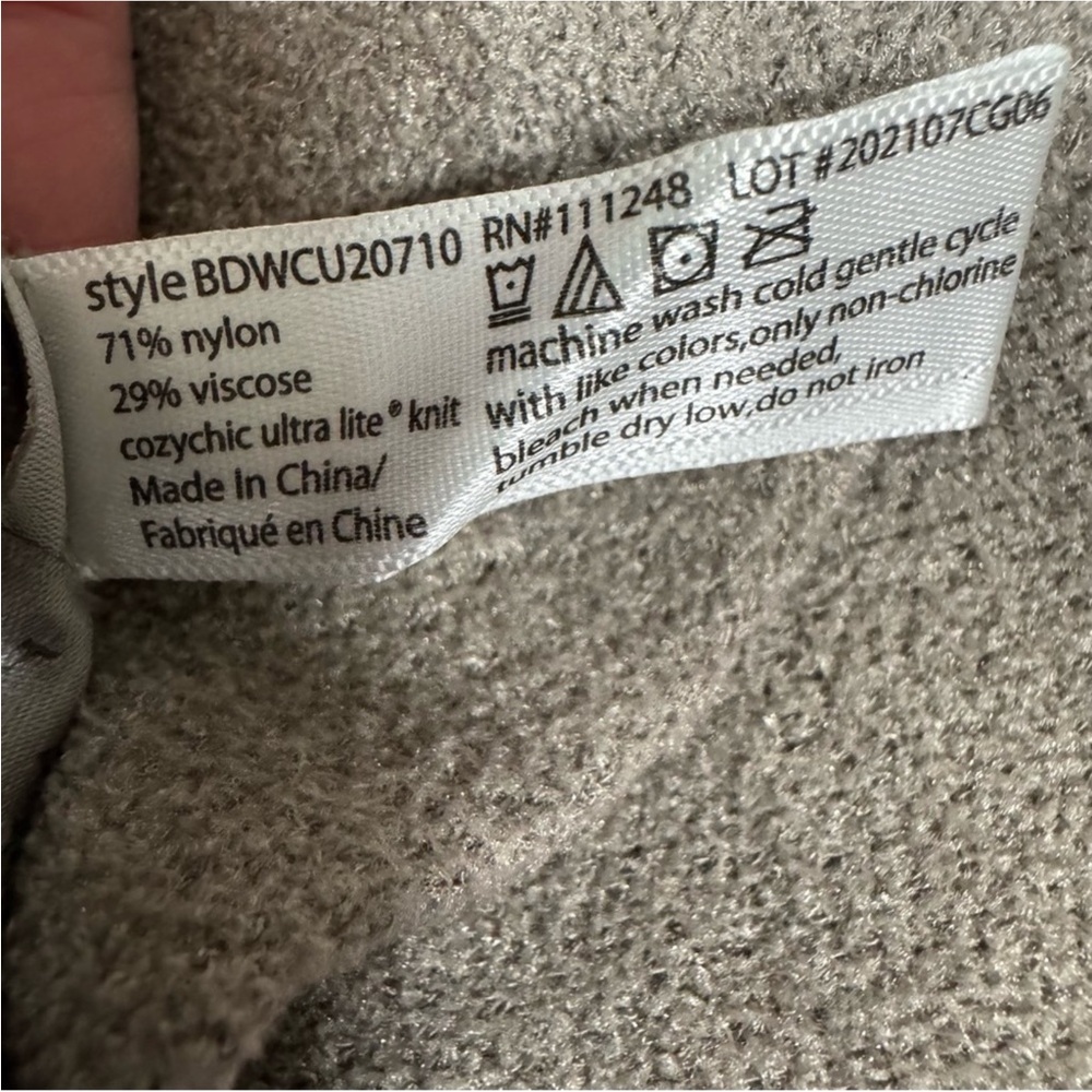 Barefoot Dreams CozyChic Ribbed Trim Throw Blanket or beach blanket - Picture 4 of 8